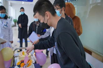 贵州白癜风皮肤病医院五月患者生日会举行
